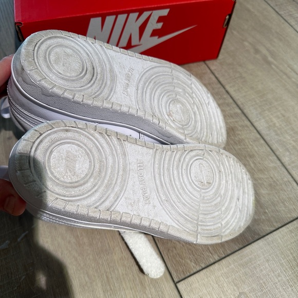 Nike high tops boys size 3 - Picture 3 of 8